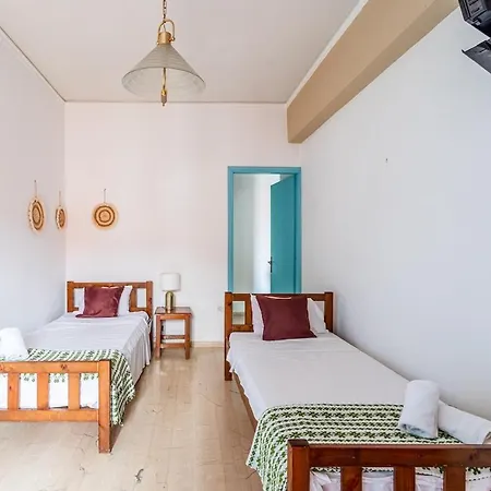 Appartement For 4 By Alecos